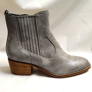 Boutique by Corkys Starboard Metallic Gray Heeled Western Ankle Boots (W Size 8)